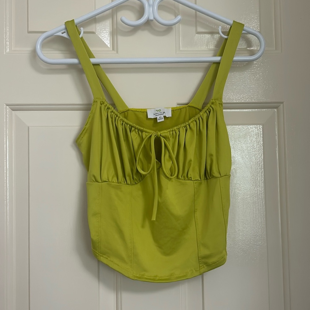 🤩 3 FOR $25 🤩 NWT crop top